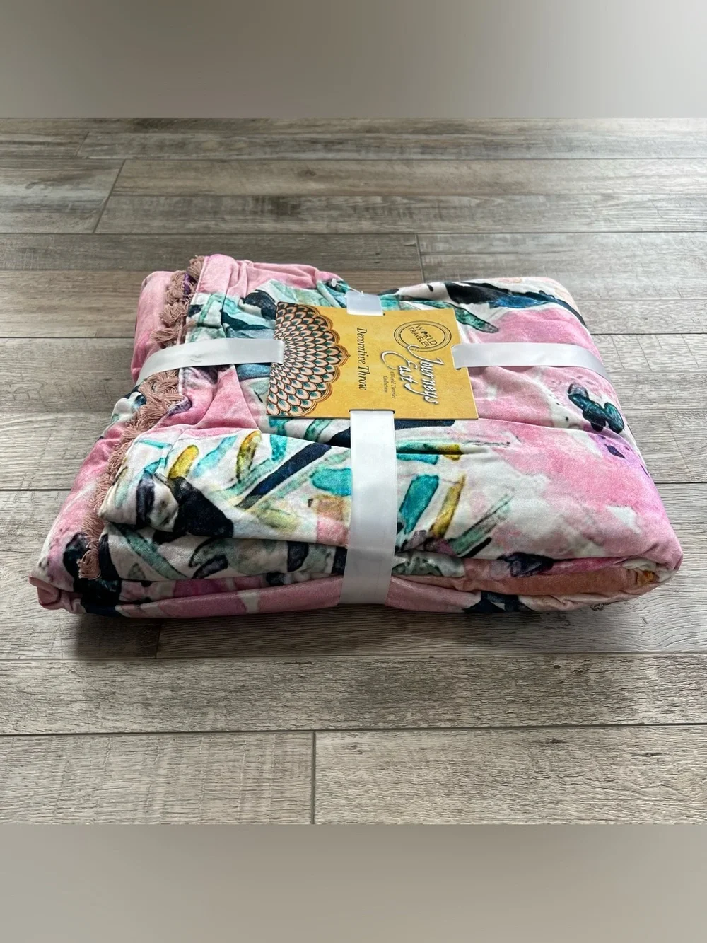 NWT World Traveler Floral Tassel Throw 50”x60”